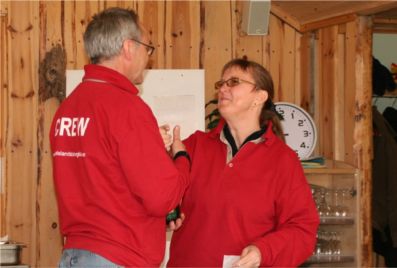 Kenneth tar emot pris