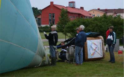 Fyller ballongen