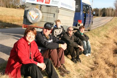 Sitter vid vägkanten