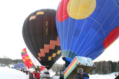 Ballongerna startar längs vägen
