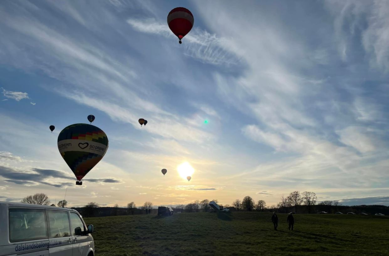 Ballongerna lyfter
