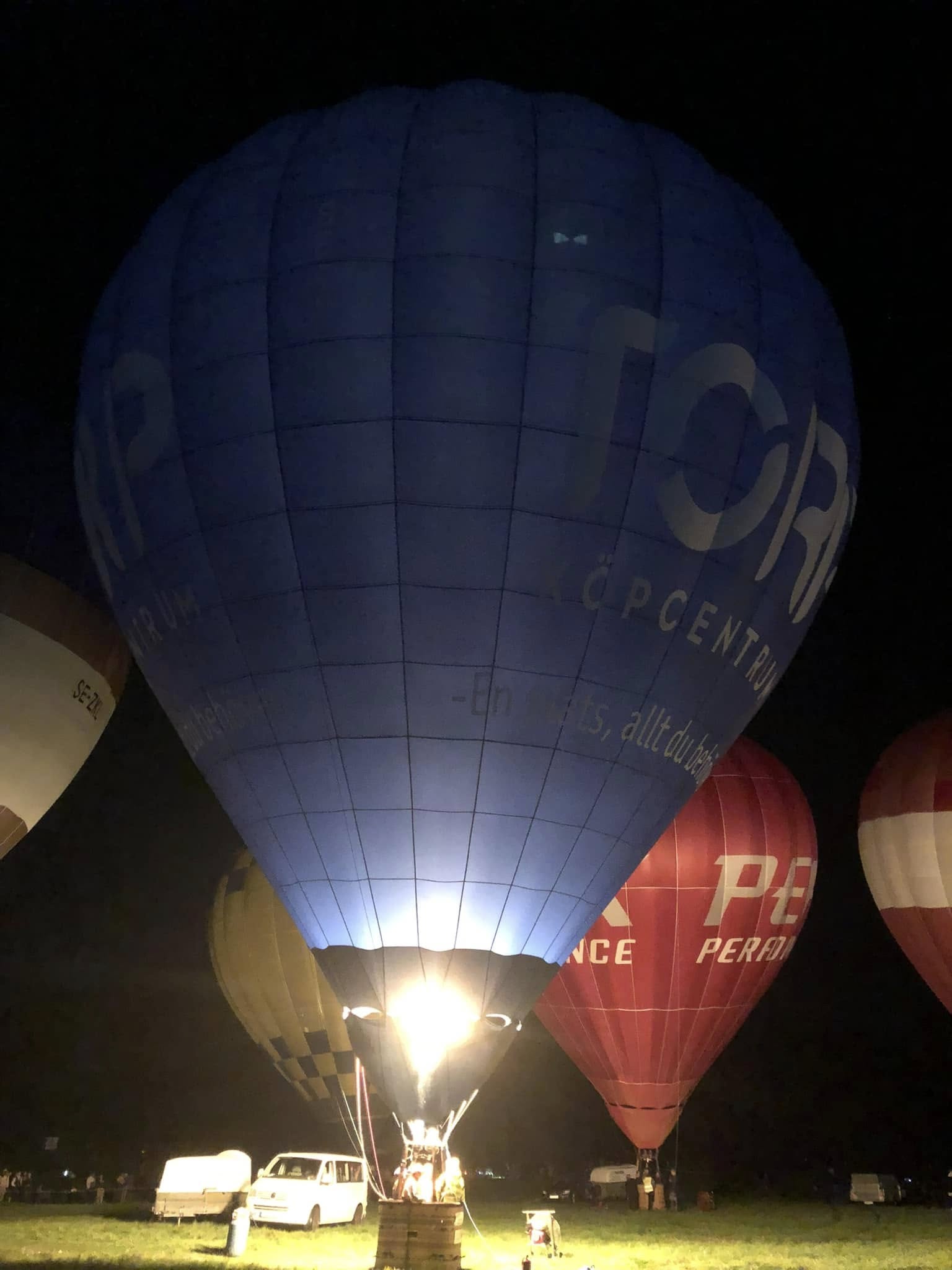 Ballongerna lyser i mörkret
